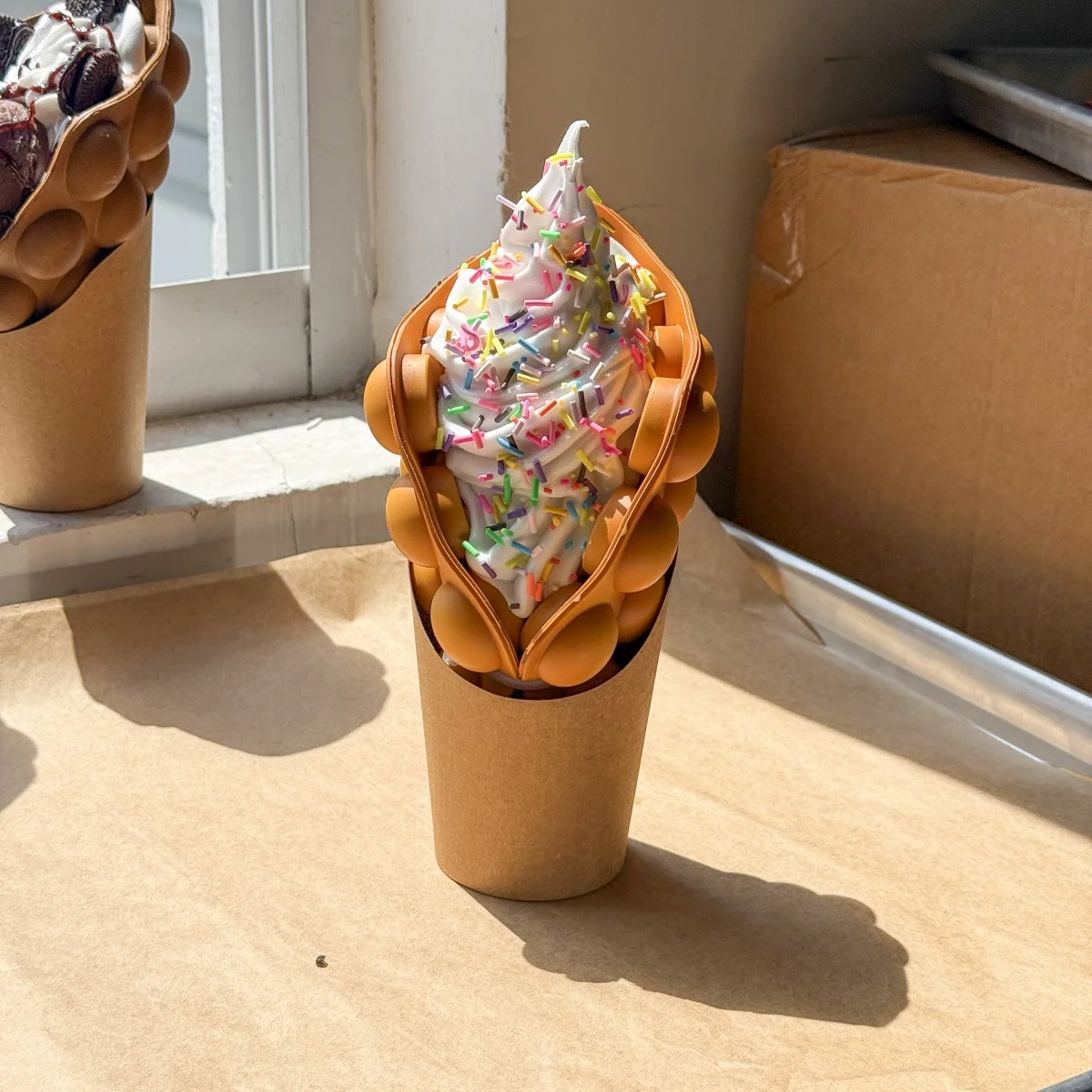 وافل بيض الشوكولاتة والفاكهة والآيس كريم المقلد - نكهات متنوعة وحلوى وهمية، وديكور عيد الفصح، ودعامة صور للحفلات #5