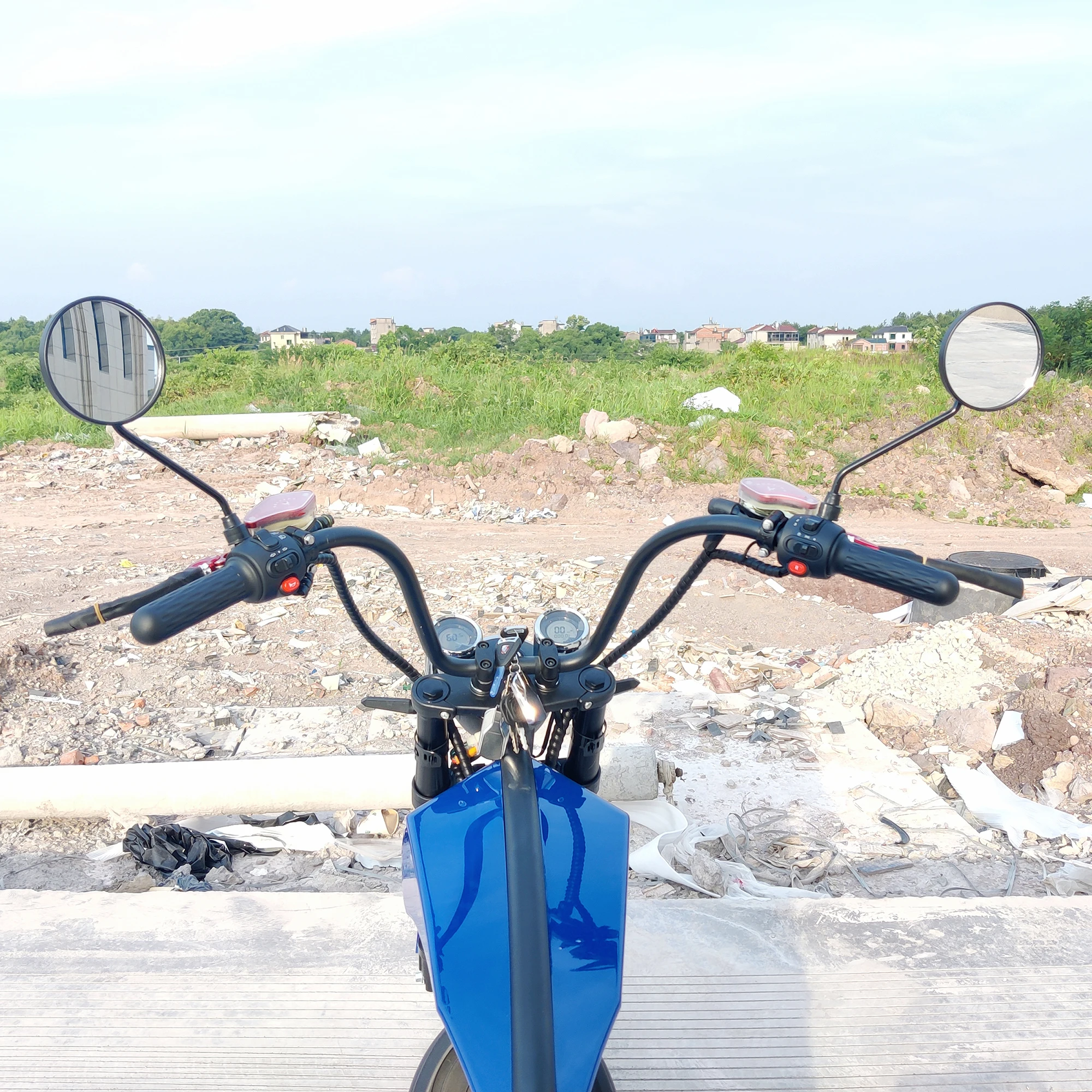 Dreirädriger Elektroroller für Outdoor-Reisen mit 18-Zoll-Fettreifen, 1500 W Motor, Höchstgeschwindigkeit 30–40 km/h, Elektromotorrad