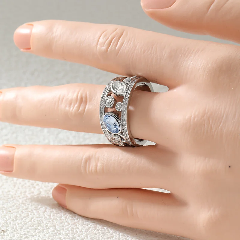 Fashion Hollow Out Women's Round Ring Vintage Texture Carved Flower Inlaid Zircon Versatile Ring Party Banquet Jewelry Accessory