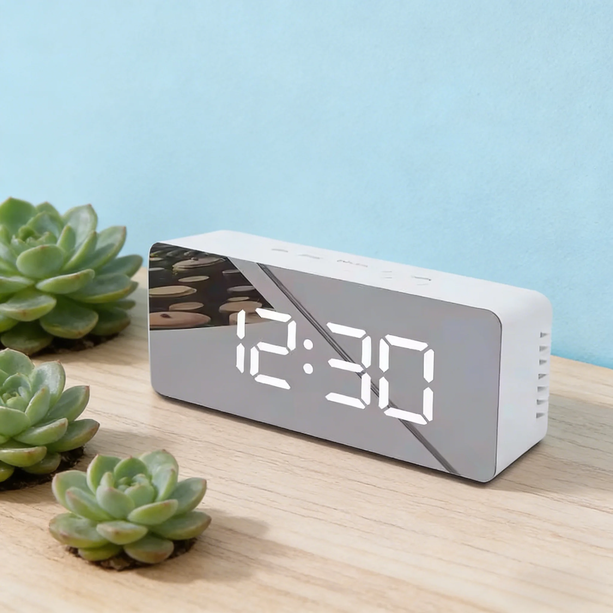 Reloj Despertador Digital LED Blanco con Espejo, Función de Repetición, Pantalla de Tiempo, Alimentación USB, Luz Nocturna, Reloj de Escritorio para Decoración del Hogar