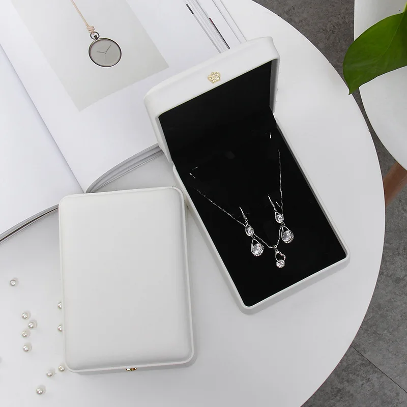 1Pcs Fashion necklace earring jewelry set box 16x11.5x4.2cm rose gold/navy blue/green Pu crown buckle wedding gift jewelry box