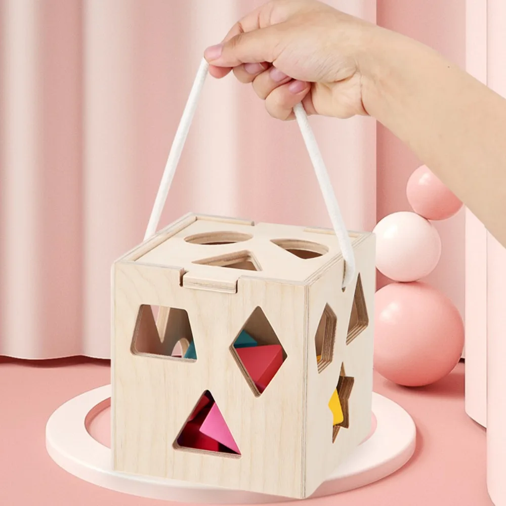 Vaardigheidsontwikkeling Houten Montessori-vormsorteerder 13-gaats vierkante doos Montessori-vorm passend bij kleurrijke vorm Sorteren Baby