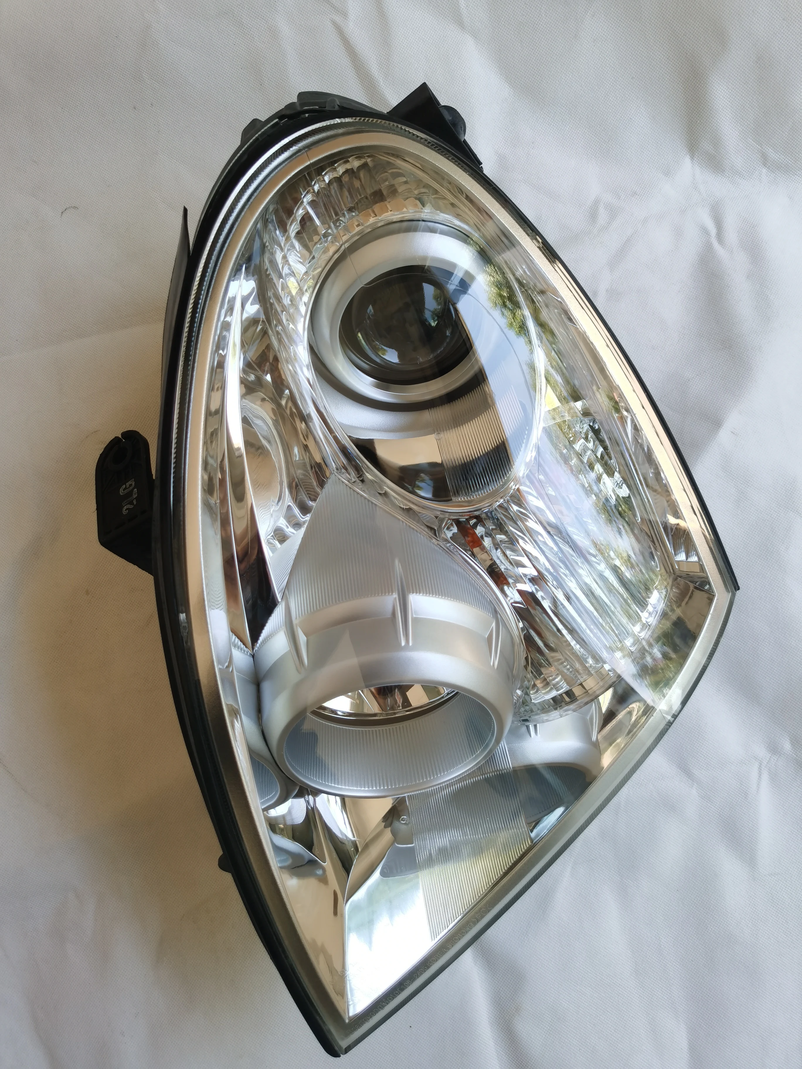 South Korea REXTON3.2 Displacement Gasoline Diesel Universal Headlight OE 8310108b24