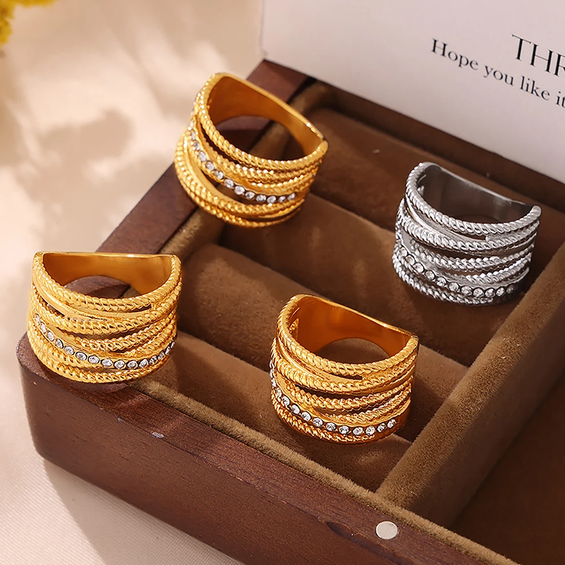 Женское кольцо из нержавеющей стали, с золотым покрытием Женское кольцо из нержавеющей стали, с золотым покрытием