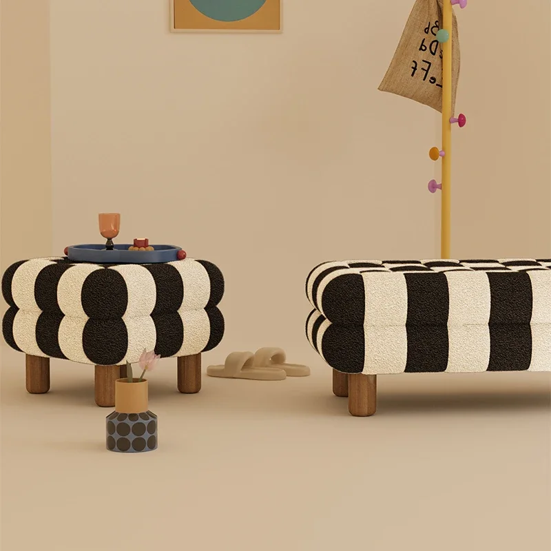 ミニマリストなクリーミーなロースツール - 寝室、メイクアップ、玄関、靴の交換のためのスタイリッシュなチェック柄デザイン 北欧家具