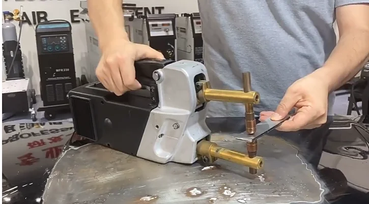 Automatic maintenance welding toolHandheld double-sidedspot welding Portable touch welding machine Shaping,sheet metal punching