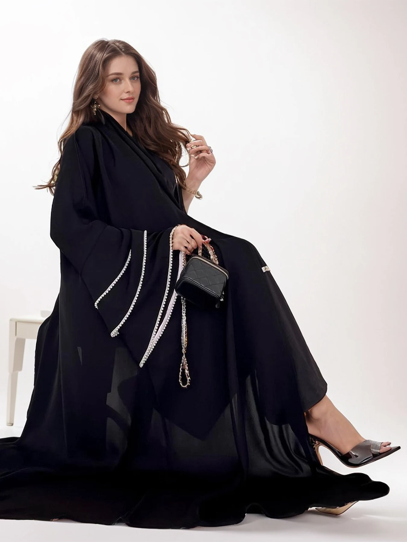 Abaya caftano musulmano con abbottonatura completa e maniche lunghe svasate perlate