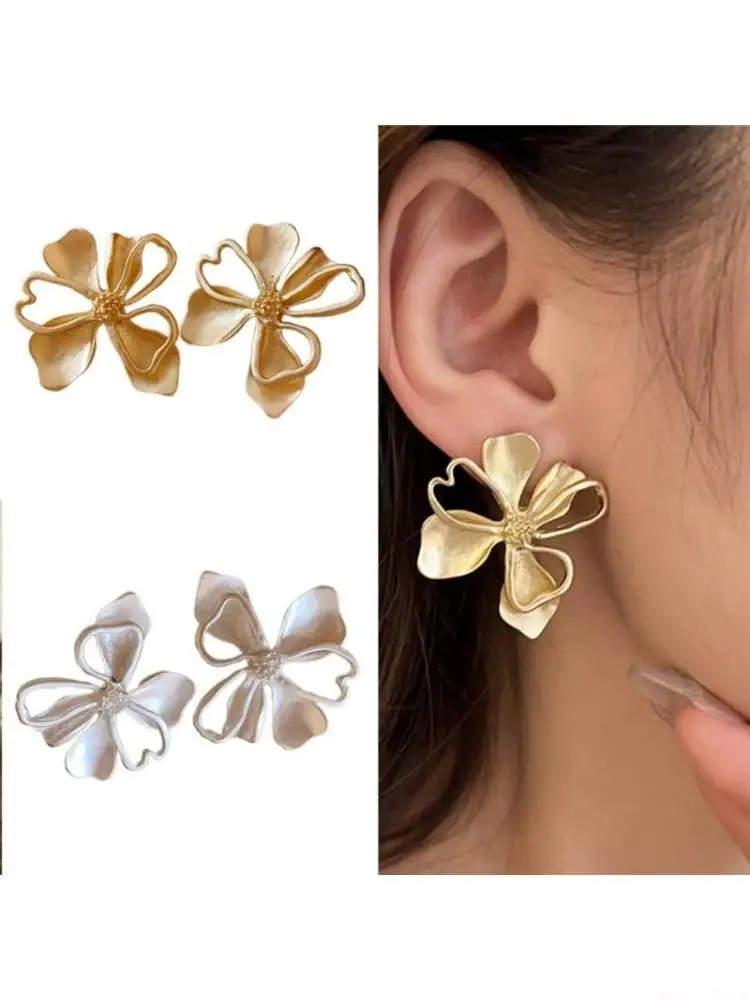 31BF Practical Gold Flower Hoops Earrings Unique Geometric Designs Portable Dangle Earrings for Stylish Women Casual Wear