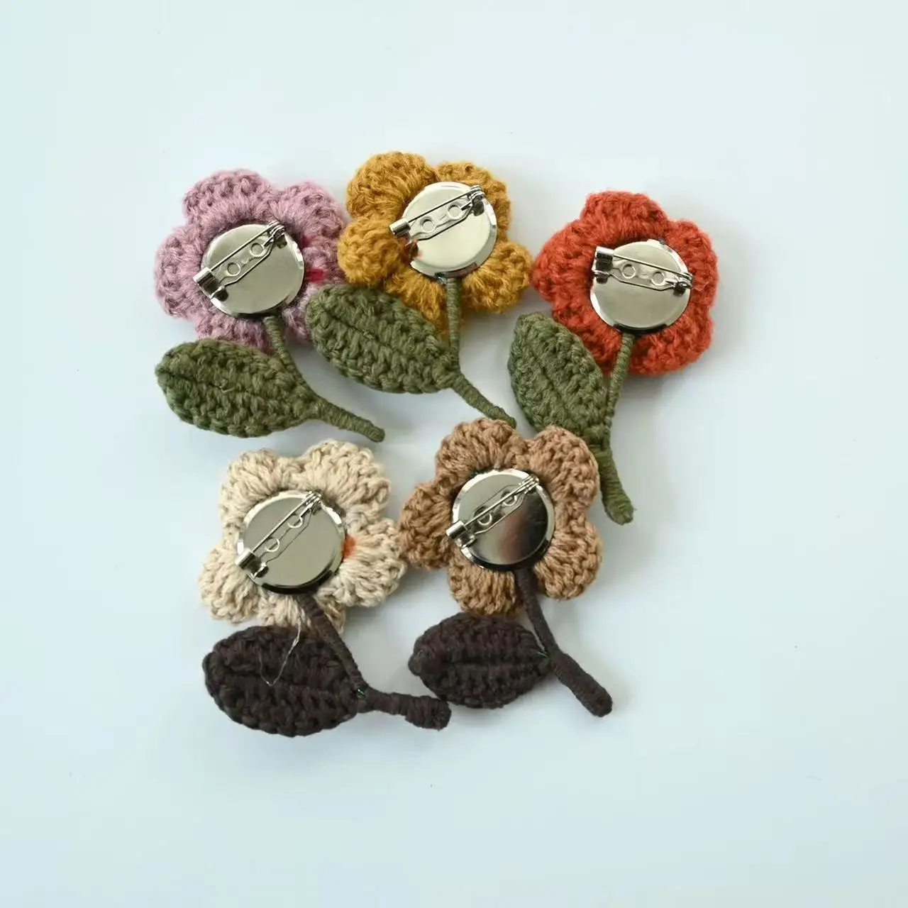 Handmade Knitted Floral Brooch 3D Yarn Flower Leaf Pin Sweet Versatile for Women Daily Youthful Casual Wear