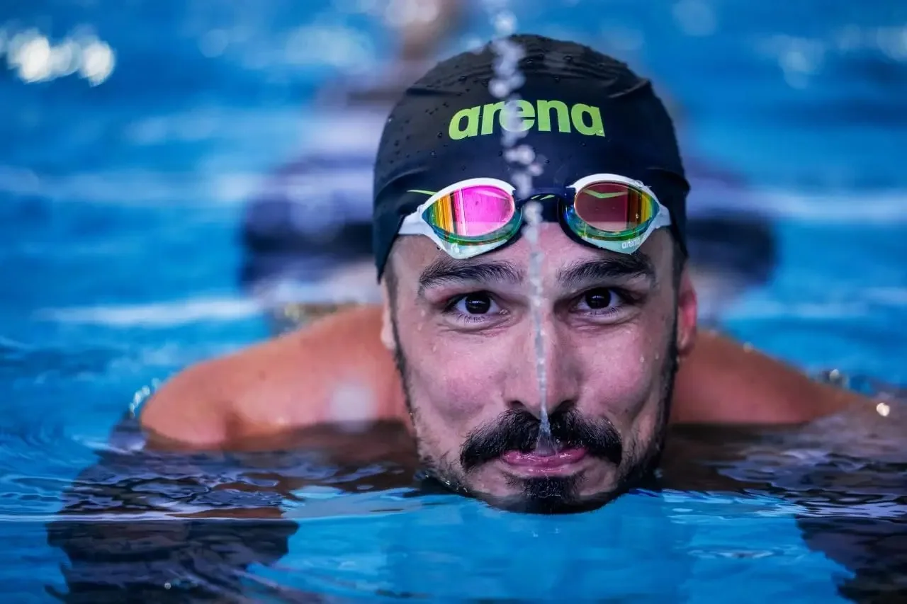 Aremd 25 Jahre Professionelle Renn-Schwimmbrille Wasserdicht Beschlagfrei Hochauflösend UV400 Wettkampf-Trainings-Schwimmausrüstung – Detail 20