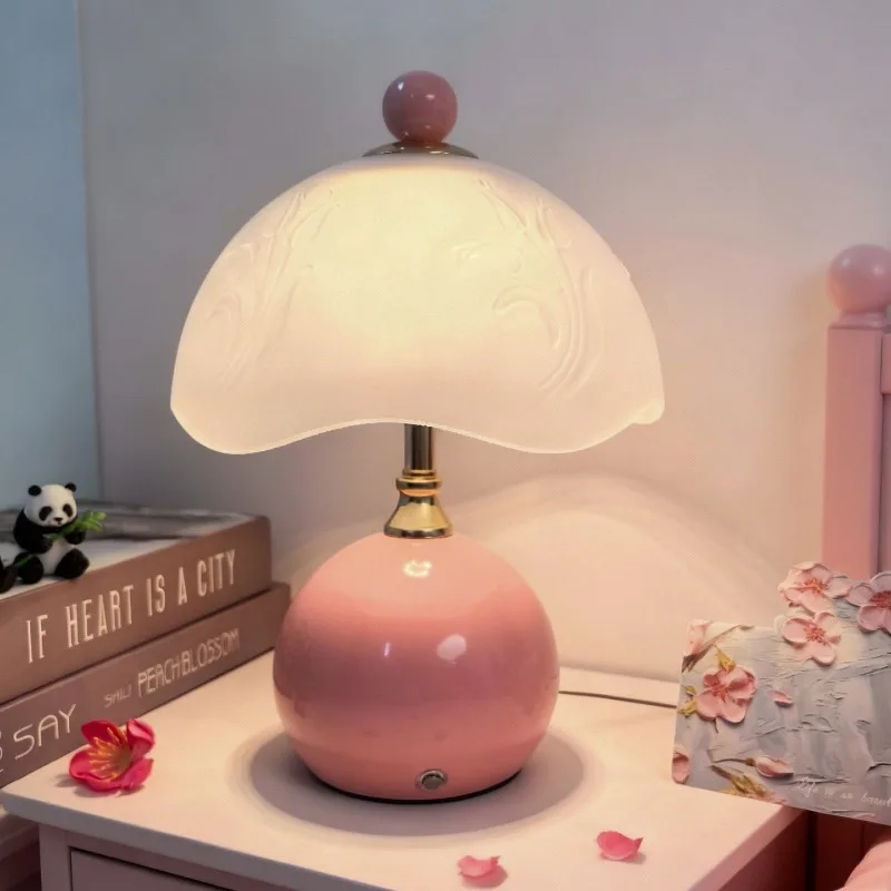 Cream Style High-end Light Luxury Desk Lamp, Bedroom Bedside Table, Birthday Gift Giving Atmosphere, Small Night Light