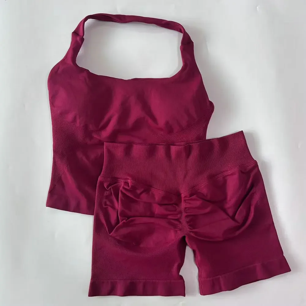 Sportset voor dames zonder logo, 2-delig: topje zonder rug en high waist scrunch seamless shorts. Sportpak, gymset, sportkleding, workoutset.