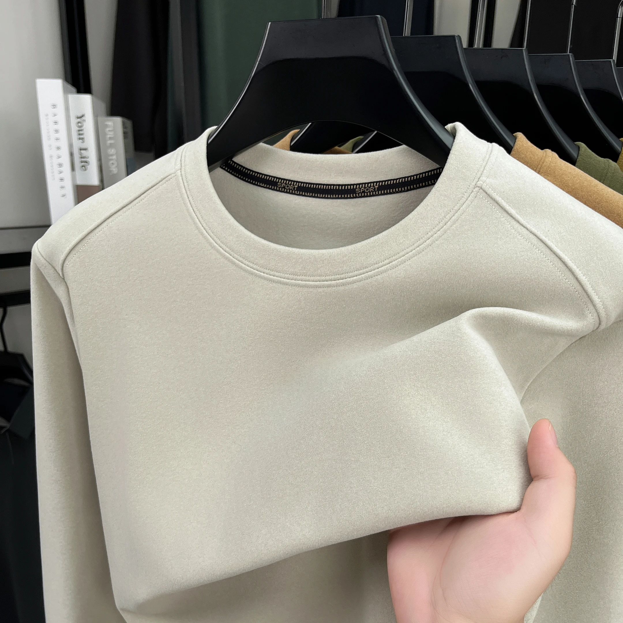 

Высококачественная бархатная мужская длинными рукавами футболка удобная мягкая и легкая Осенний новый модный круглый воротник чистый цвет роскошный свитер