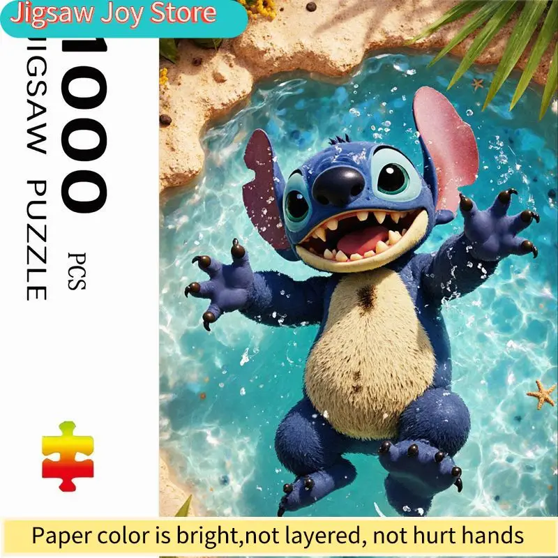 

Пазл Disney с изображением Стича, сцена с инопланетянином, брызгающимся в воде, размер 50x70 см, с элементами пляжа и пальмовых листьев, яркие цвета и изысканный дизайн