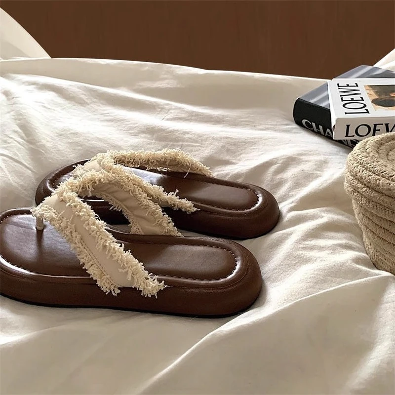 

Comfortable and Anti-slip Soft-soled Flip-flops,Fashionable Flat-bottom Herd-shaped Flip-flops for Women's Summer 2025 New Style