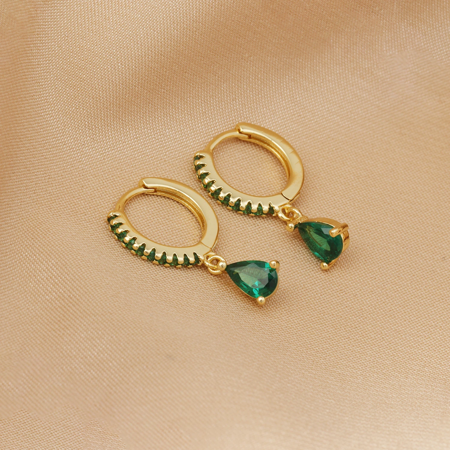 Fashion Green Color Zircon Small Hoop Earrings Women Geometry Butterfly Piercing Earring Wedding Korean Jewelry New Arrival 2023