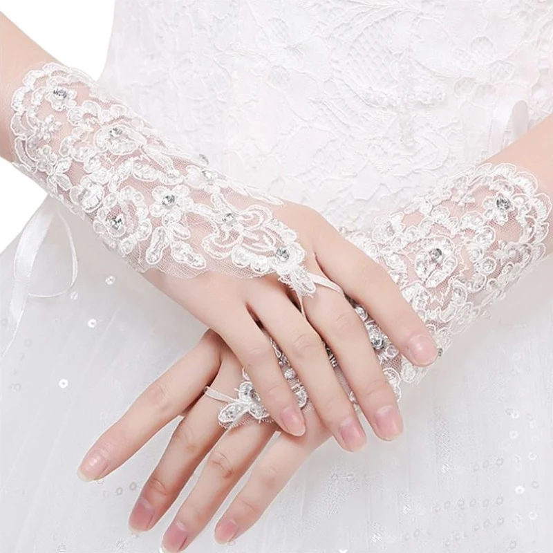 Vintage Wedding Bridal Gloves Women Lace Hook Finger Bead Glove For Bridal Short Mittens Wedding Accessories Custom Made