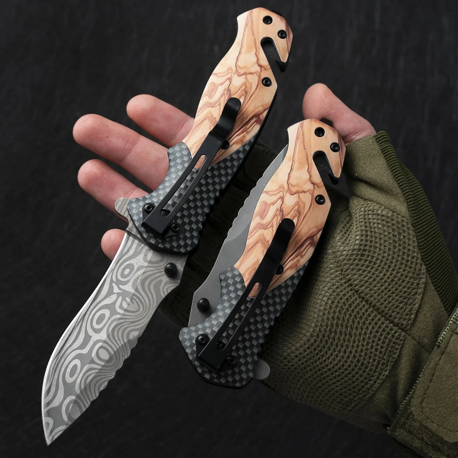 Damascus Pattern Outdoor Pocket Knife Multi-function EDC Folding Knife Portable Camping Survival Jackknife for Self Defense BBQ