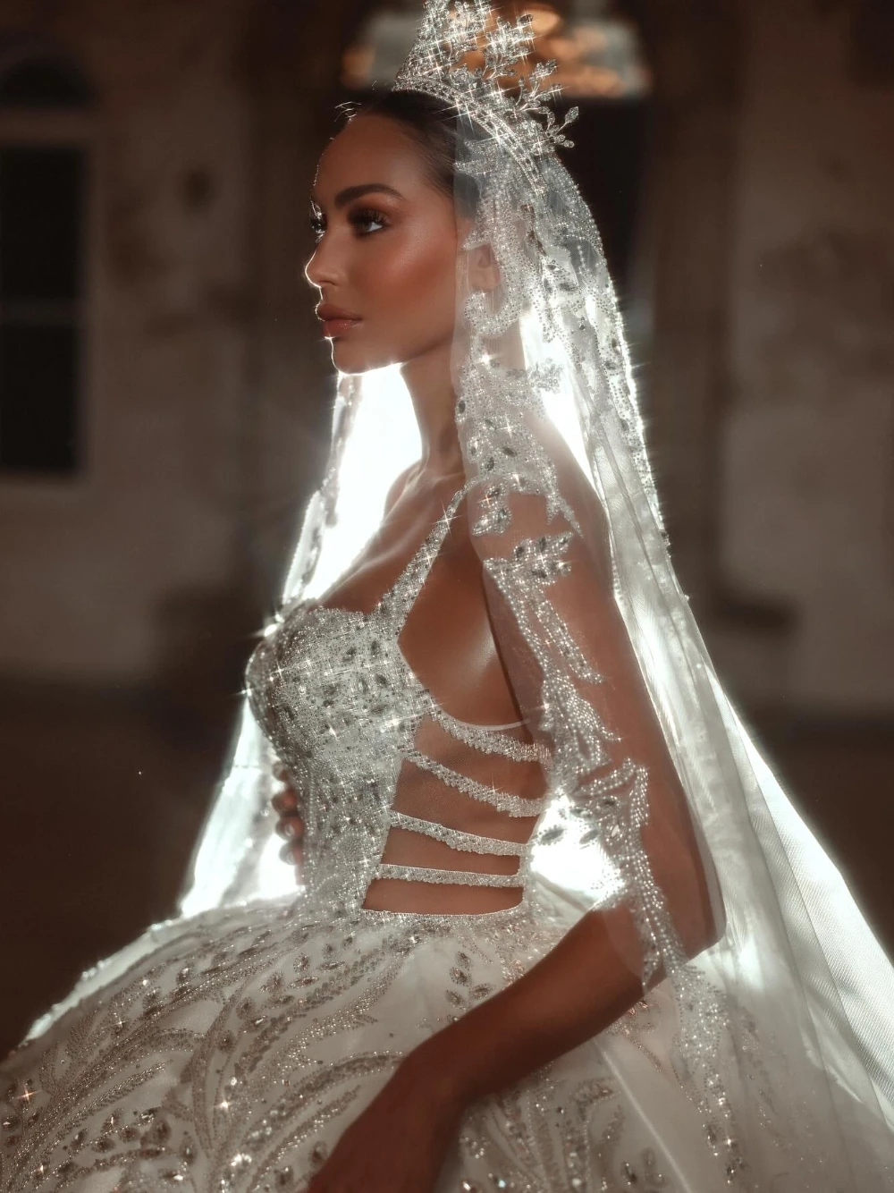 Princess Style Beading Shiny Ball Gown Wedding Dress 2026 Unique Cutout Crystal Embroidered Royal Bridal Dresses Customized