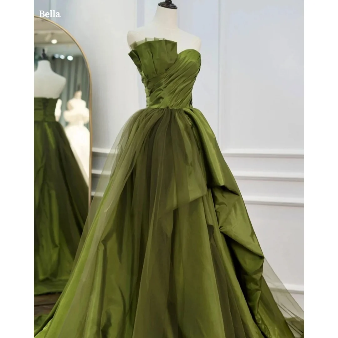 

Изысканное вечернее платье Bella цвета оливкового зеленого без бретелек, с драпировкой из атласа и фатина, для выпускного вечера, бального торжества, с шлейфом, элегантное.