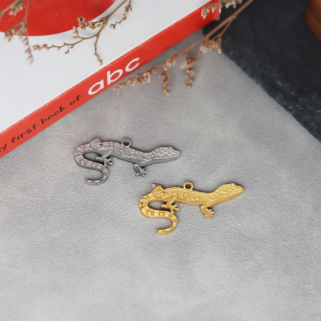 2PCS/Lot Stainless Steel Lizard Charm Fashion Gecko Cocktail Necklace Pendant Women Men DIY Handmade Accessories Jewelry