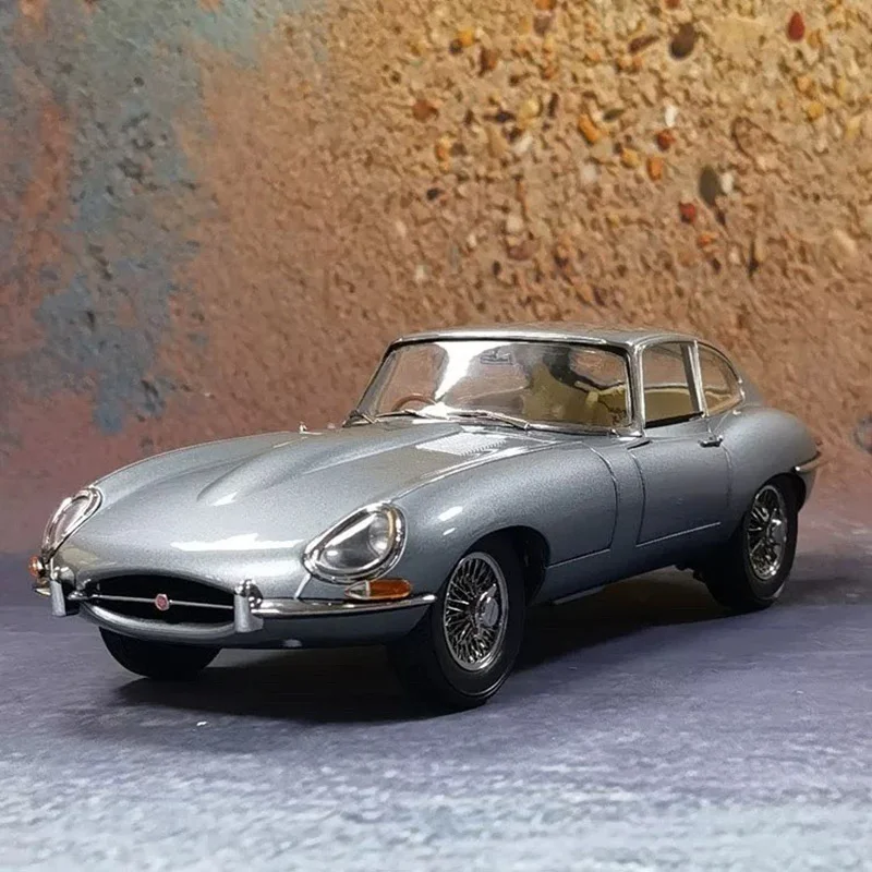 

1:24 E-тип, сплав, классическая роскошная модель спортивного автомобиля, литая под давлением металлическая ретро модель автомобиля, имитация звука, свет, детская игрушка в подарок