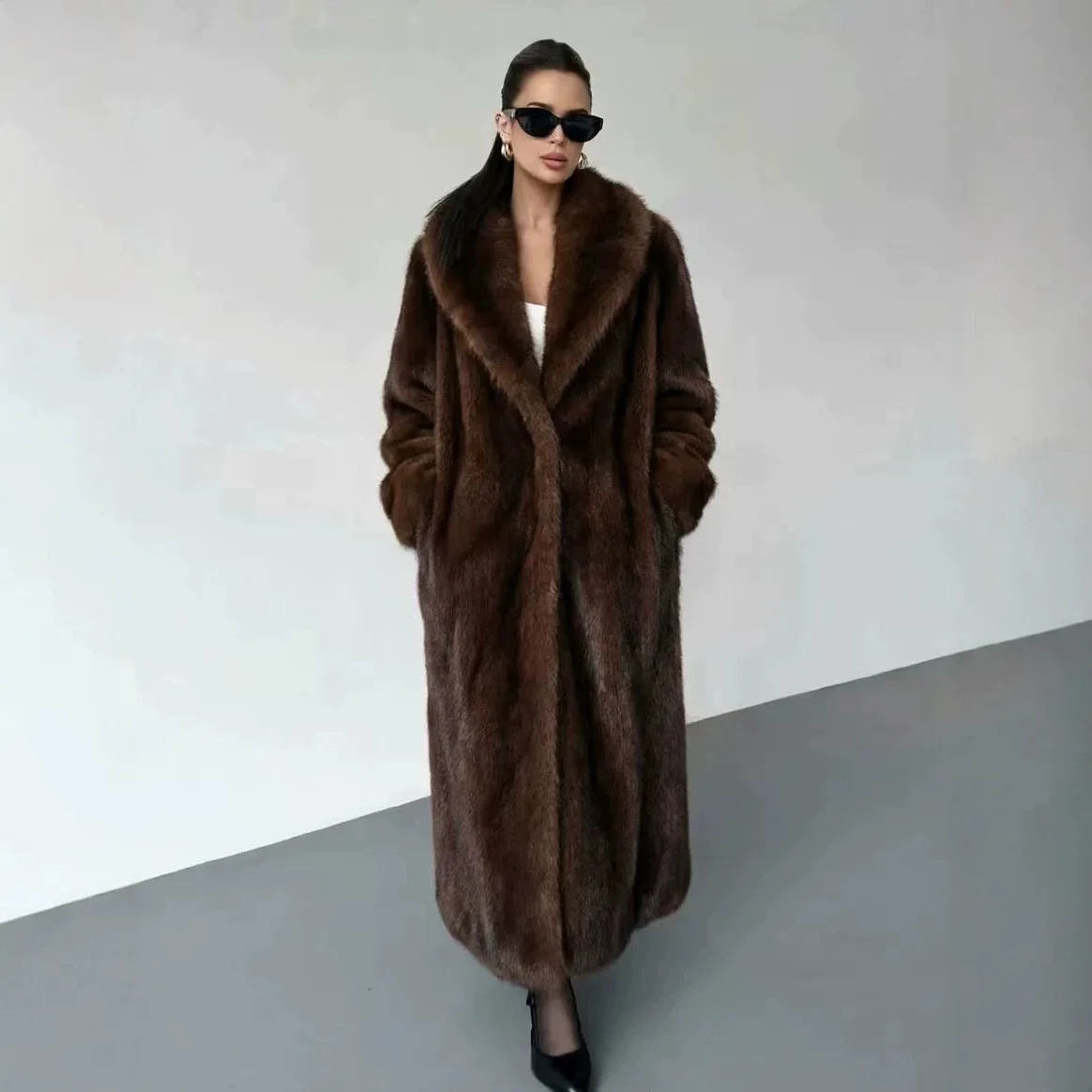 2026 Fashion Vintage Luxury Faux Fox Fur Coat for Women Winter Warm Big Collar Brown Gradient Furry Street Style Maxi Coat