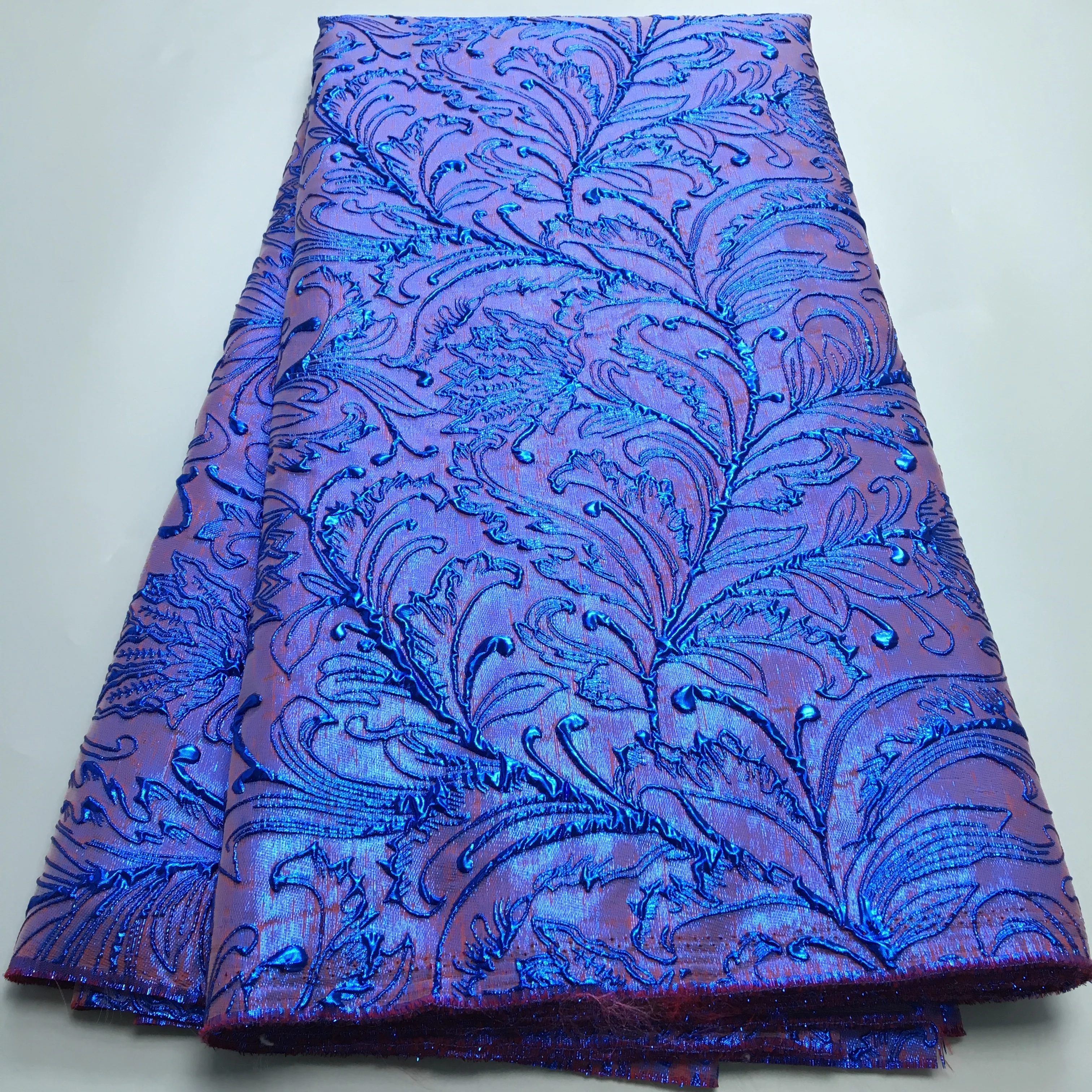 Африканская нигерийская жаккардовая ткань с позолотой для женских свадебных платьев и вечерних платьев Африканская нигерийская жаккардовая ткань с позолотой для женских свадебных платьев и вечерних платьев