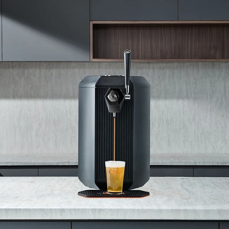 Household beer brewing machine, intelligent temperature control and pressure control fermentation refrigeration and preservation