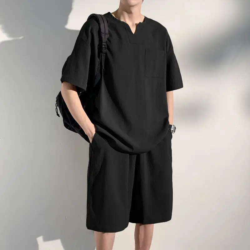 

Летний мужской спортивный комплект 2026: футболка оверсайз в китайском стиле с V-образным вырезом (до 136 кг) и шорты