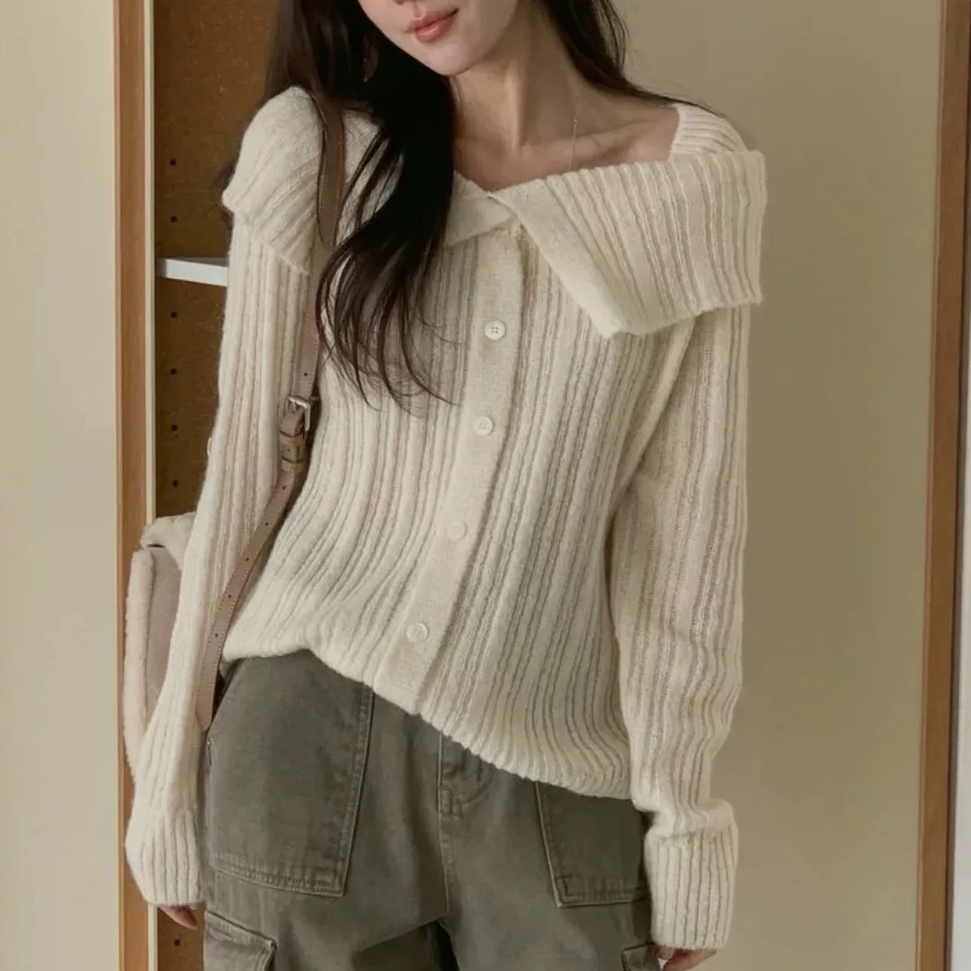 เสื้อสเวตเตอร์ถักสไตล์วินเทจสุดชิคสำหรับฤดูใบไม้ร่วงและฤดูหนาว ปกพับติดกระดุมเม็ดเดียว ทรงหลวม ใส่สบาย เหมาะกับผู้หญิง ใช้งานได้หลากหลาย