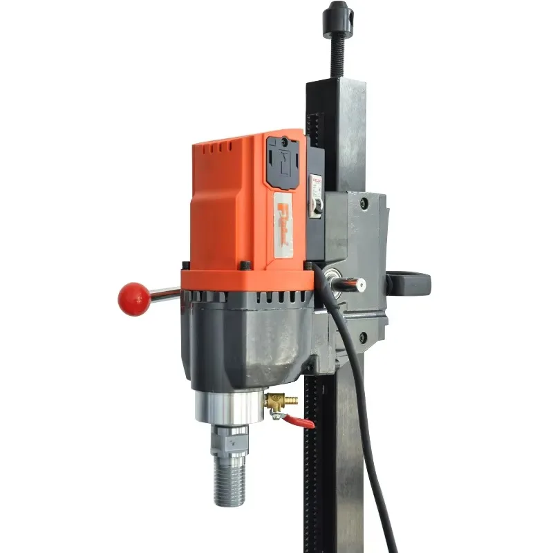 Trapano professionale per carotaggio diamantato FD-200 con capacità di perforazione di 200 mm. Trapano per carotaggio diamantato