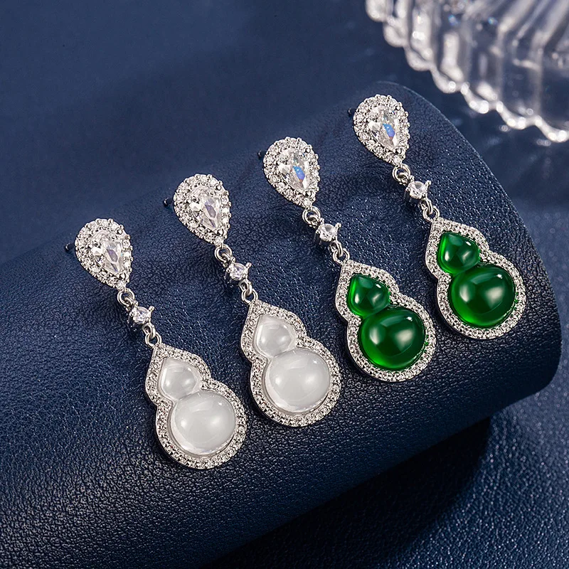 

Fashionable white and green chalcedony gourd water drop zirconia 925 silver jewelry earrings are wedding jewelry gifts for wome