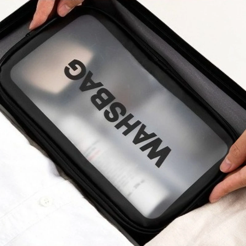 حقيبة تواليت سوداء PVC ذات سعة كبيرة للسفر محمولة شفافة غير لامعة مقاومة للماء حقيبة تخزين المرحاض حقيبة مستحضرات التجميل