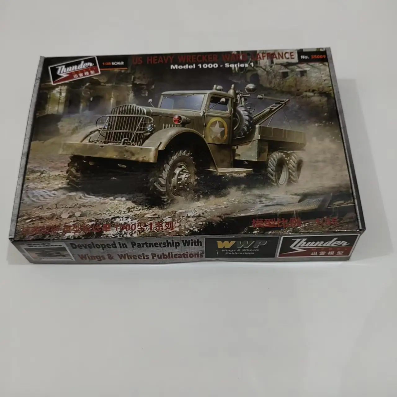 

Thunder TM35009 1/35 Scale Wrecker Ward Lafrance 1000 Series 1 Recovery Vehicle US Heavy Model Kit