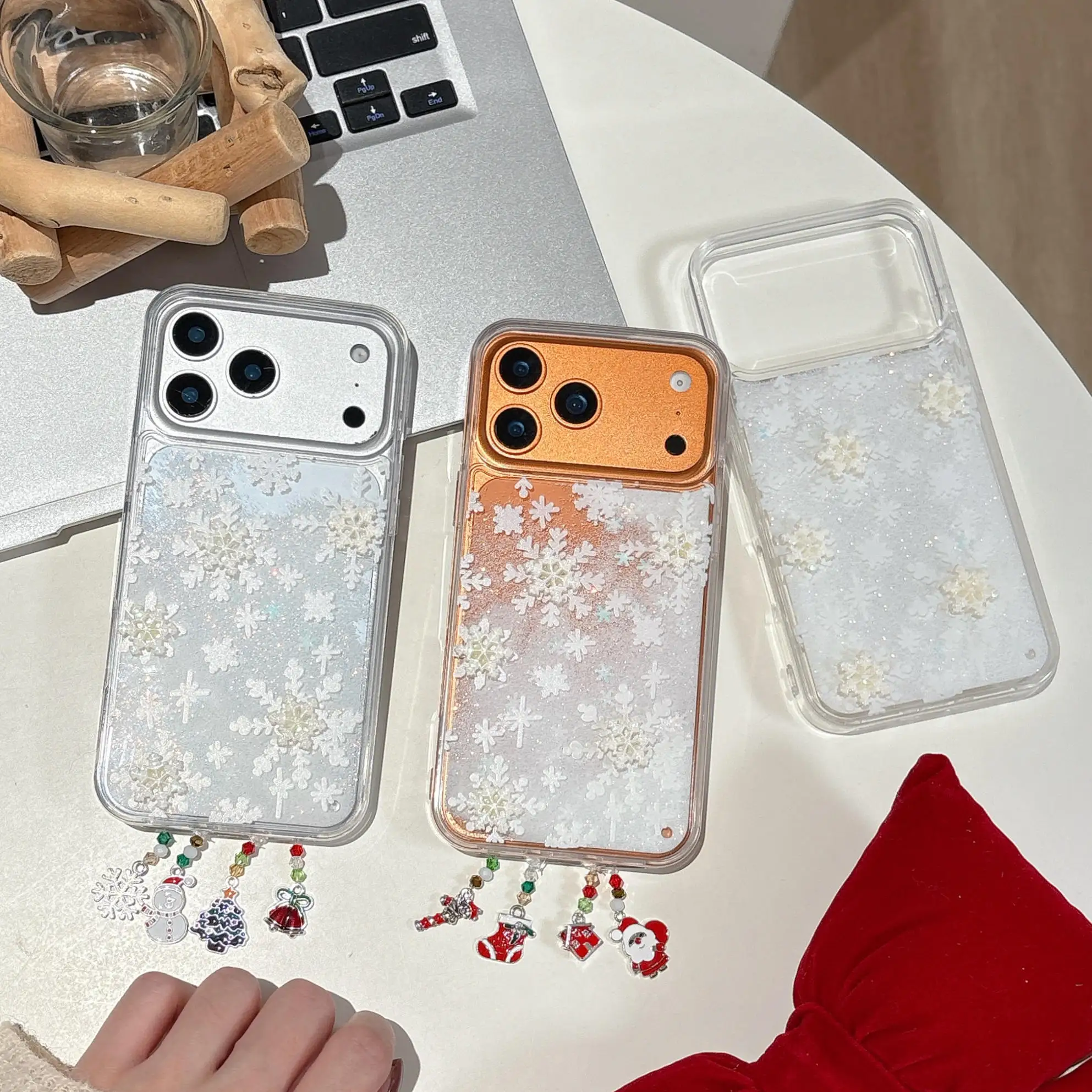 

Рождественский чехол с блестками и жидкими блестками для iPhone 17, 16, 15, 14, 13, 12, 11 Pro Max, снежинки, рождественский подарок, чехол с подвесками