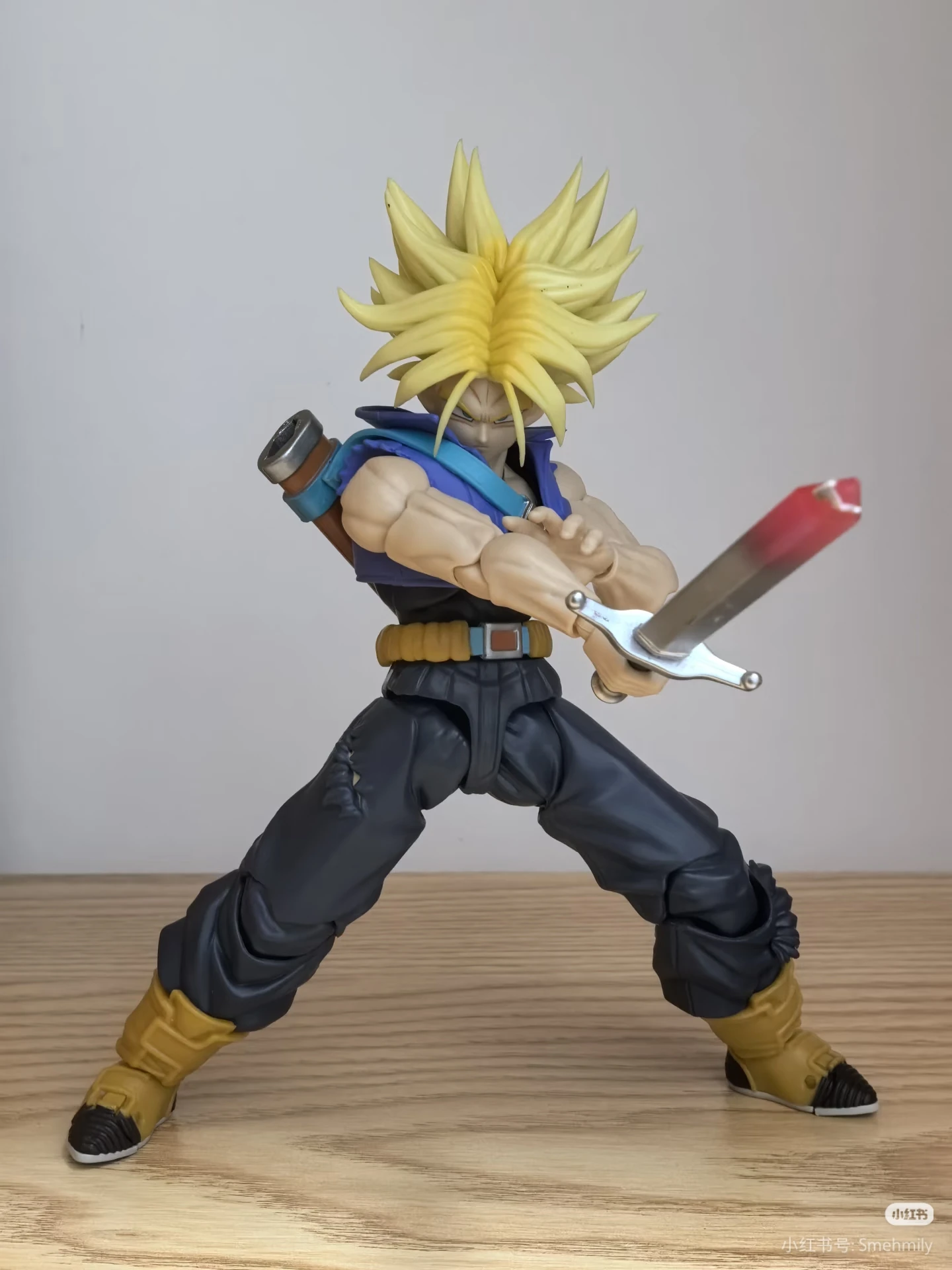 متوفر في المخزون شيطاني صالح Shf جذوع الشكل لعبة دراغون بول Z سوبر سايان الشكل الصبي من المستقبل ابن الغد تمثال اللعب