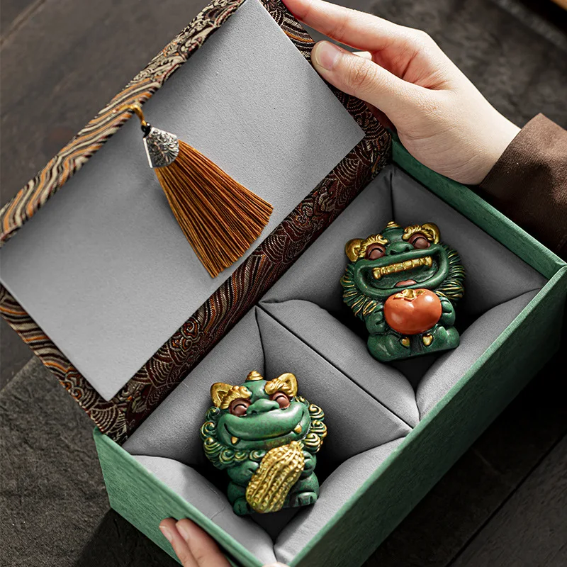 A pair of HYS lucky stone lions can be cured according to good things happen. Creative handicrafts ornament company personal