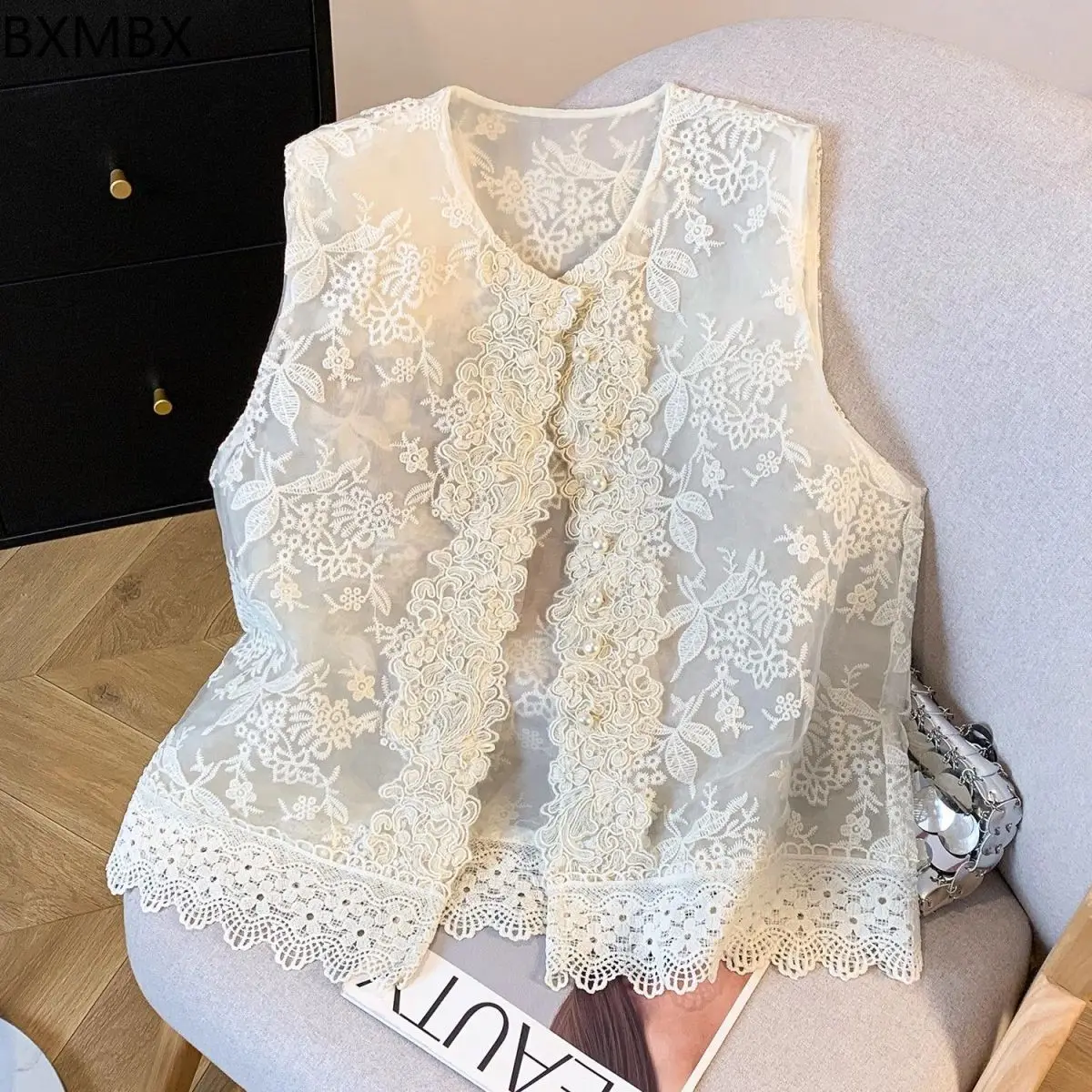 

New Chinese Embroidery Crew Neck Vest Women's 2025 Summer New Sleeveless Skinny Jacket Embroidery National Style Lace