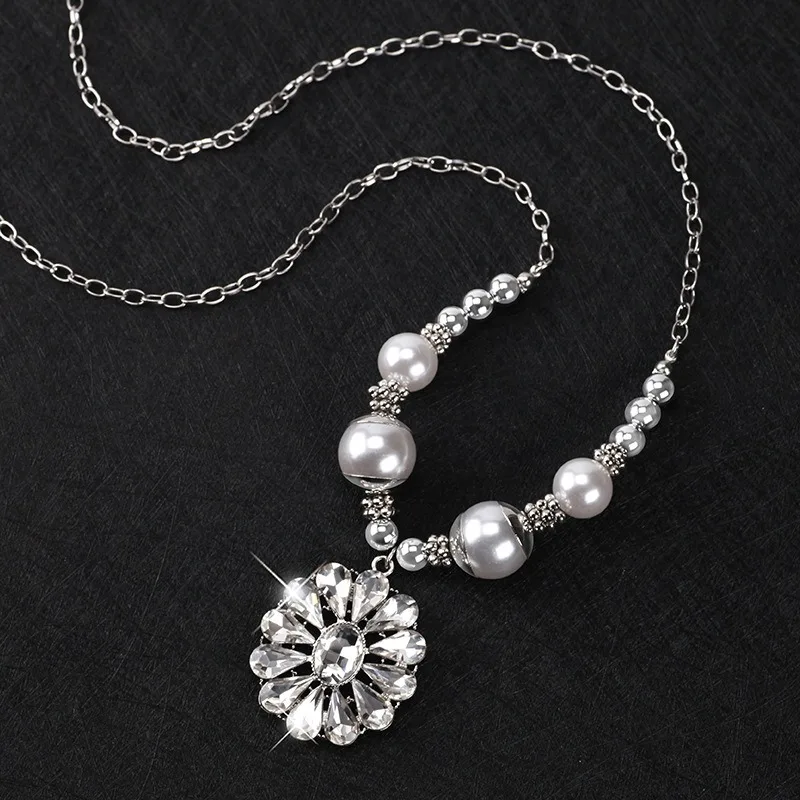 

Versatile long necklace, women's crystal pendant, flower sweater chain