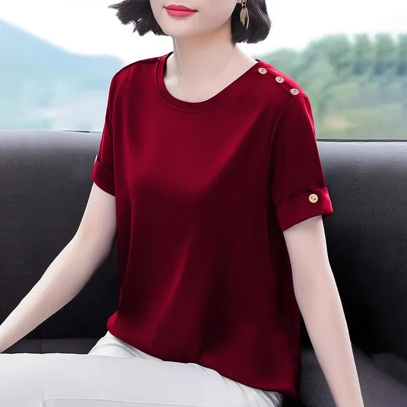 Camiseta informal holgada de manga corta con detalle de botones color burdeos para mujer, talla grande