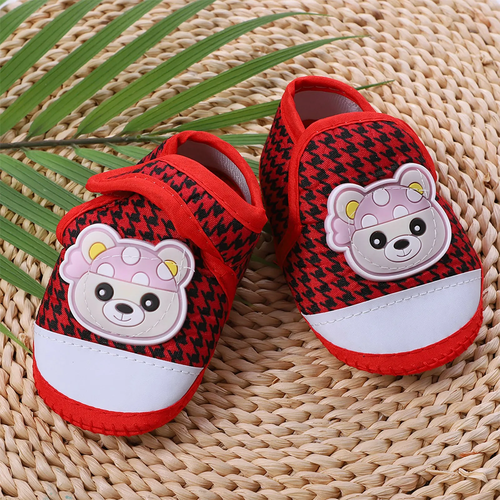 Newborn Baby Girls Walking Shoes Cartoon Bear Plaid Pattern Prewalker Soft Sole Hook Loop Shoes 0-18 Month Baby Shoes 2024