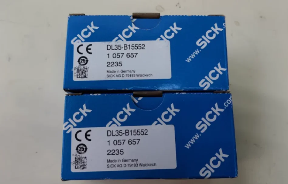 New Original SICK mid-range mirror reflection detection distance sensor DL35-B15552 NO.1057657