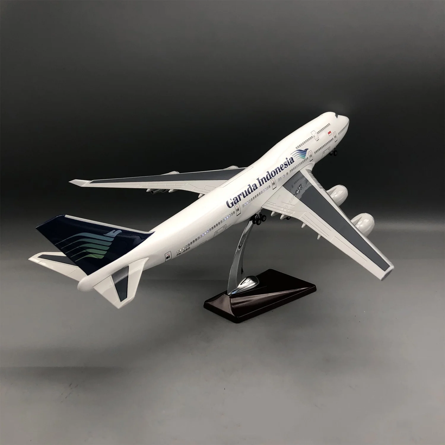 B747 Garuda Indonesia Airways 47cm Scale Airplanes Diecast Resin Model Aircraft Collectible Can Open Cabin Door With Lights Base