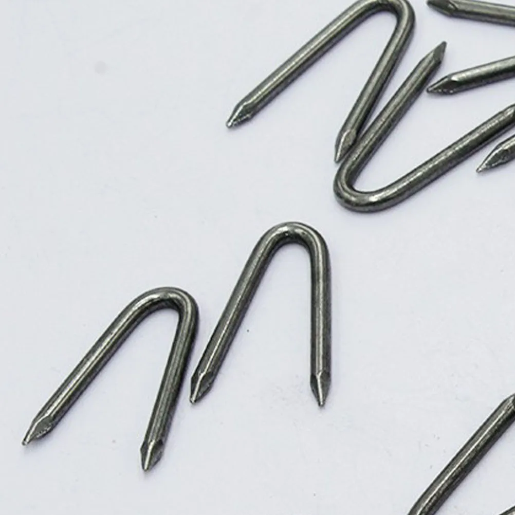 

140pcs U-Shaped Fence Staples Heavy Duty Metal Wire Fasteners Garden Fencing Securing Nails Outdoor Iron U-Type Fence