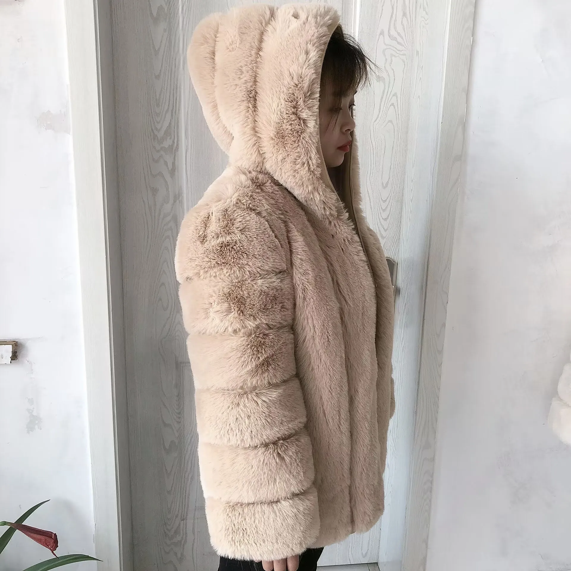 Damen Kunst pelz Kapuzen mantel Winter warme Mode Kapuzen pelz Jacke Nachahmung Fuchs Fell flauschigen Mantel Damen bekleidung