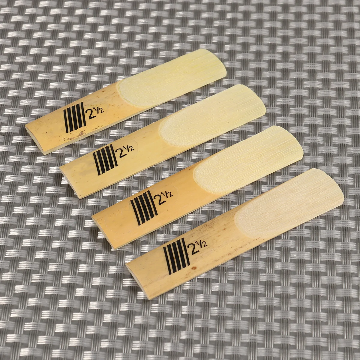 

10Pcs Premium Alto Sax Reeds 2.5 High Grade Natural Cane Reeds Smooth Tone Response Reliable Performance for All Players