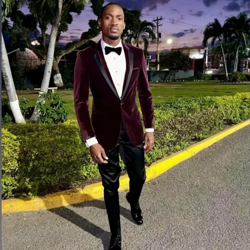 

Dark Burgundy Velvet Groom Tuxedos Coat Trousers Set Customize Mens Prom Party Busienss Suit (Jacket+Pants+Tie) W:500