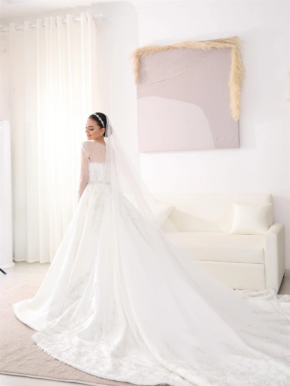 Aangepaste elegante witte satijnen trouwjurk formele o-hals lange mouwen bruidsjurken zachte a-lijn kapel trein vestido de novia