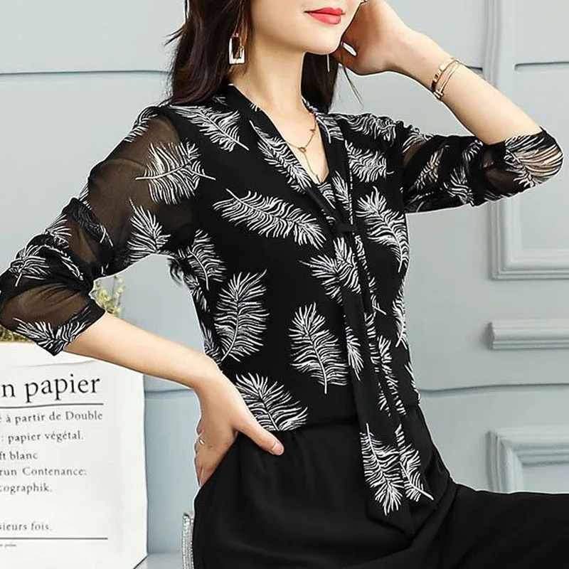 Frühlings-Gaze-Top für Damen, langärmelig, neu, dünn, V-Ausschnitt, Gaze-Basis, elegant, florales Muster, schlicht – Detail 2